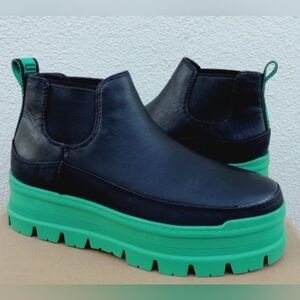 LIKE NEW Black Leather UGG Boots, Green, Merina, Chealsea, Platform, 9US/Eu